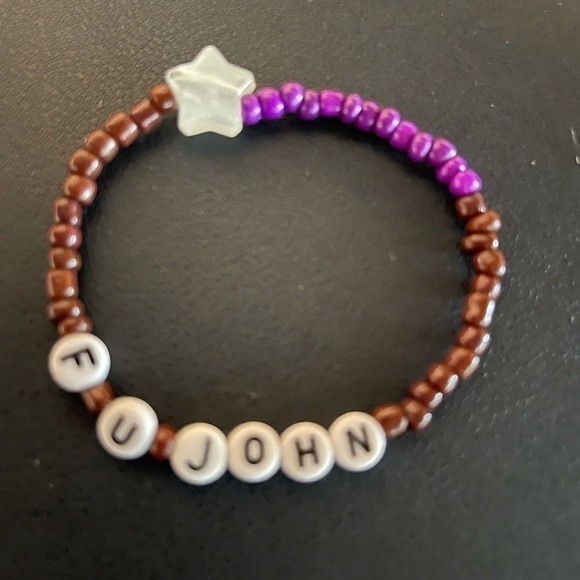 Taylor Swift Friendship bracelets—latest viral insta quote: “still swift af boi” - Picture 7 of 8